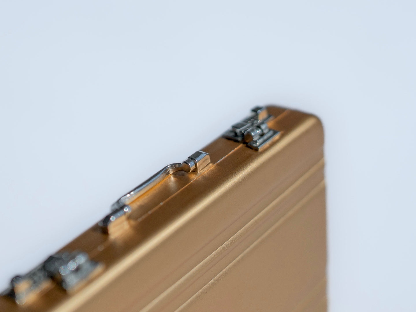 Detail of aluminum hinge construction